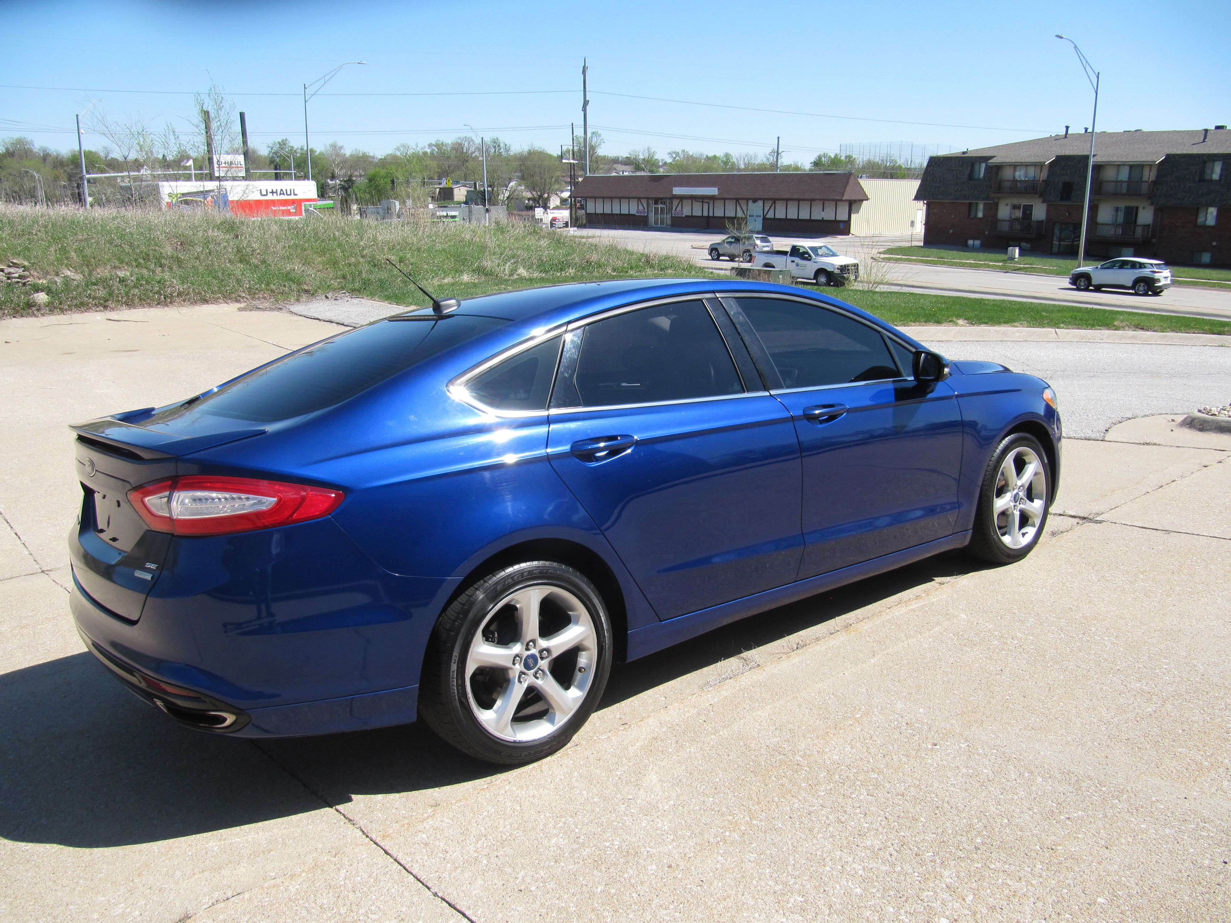 Used 2015 Ford Fusion SE FWD image 4