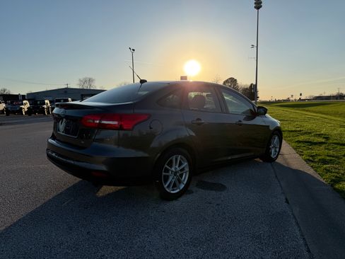 Used 2017 Ford Focus SE image 9