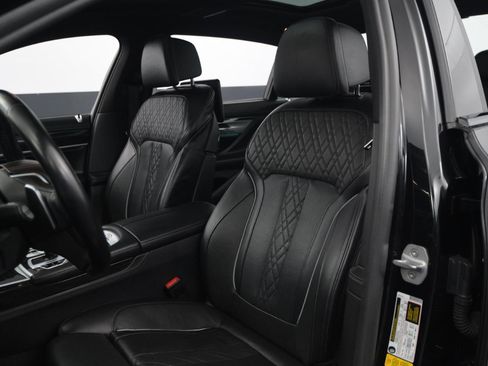 Used 2019 BMW 750i xDrive w/ Executive Package image 46