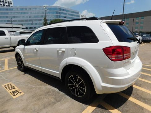 Used 2018 Dodge Journey FWD SE image 5