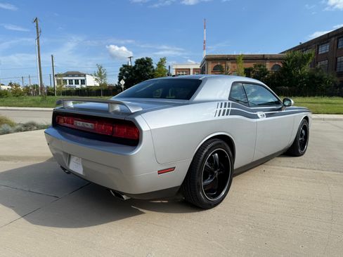 Used 2010 Dodge Challenger R/T image 12