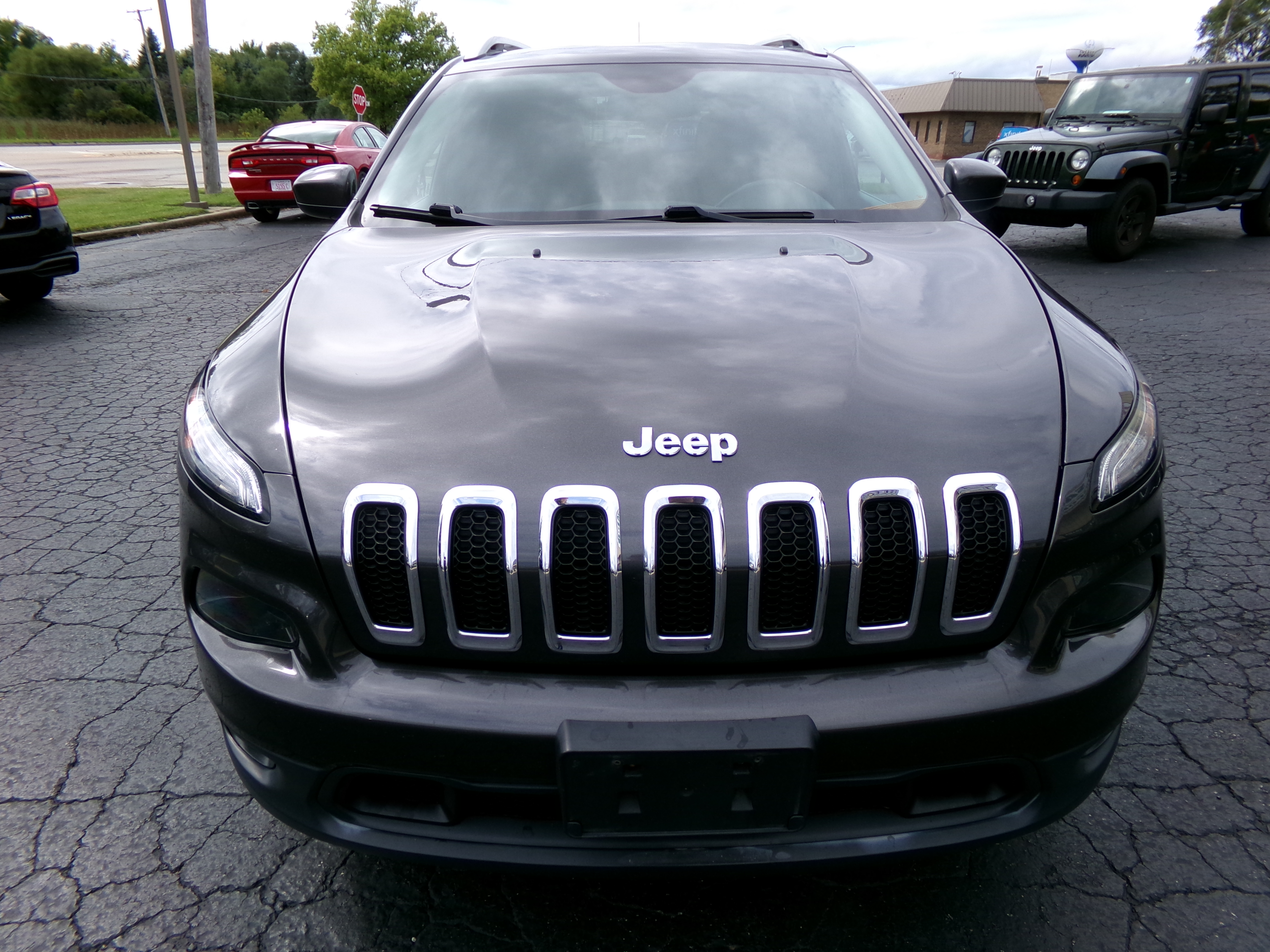Used 2016 Jeep Cherokee 4WD Latitude image 8