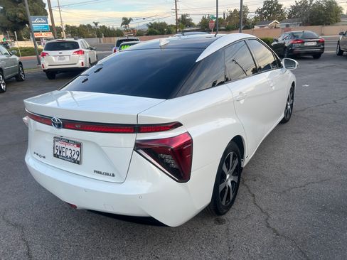 Used 2019 Toyota Mirai image 14