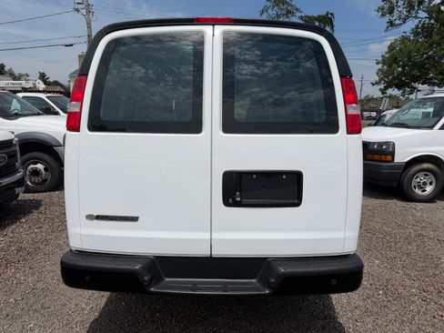 Used 2023 Chevrolet Express 2500 UNAVAIL RWD image 4