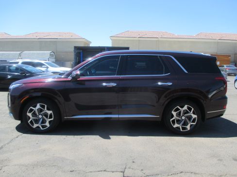 Used 2021 Hyundai Palisade Calligraphy image 2