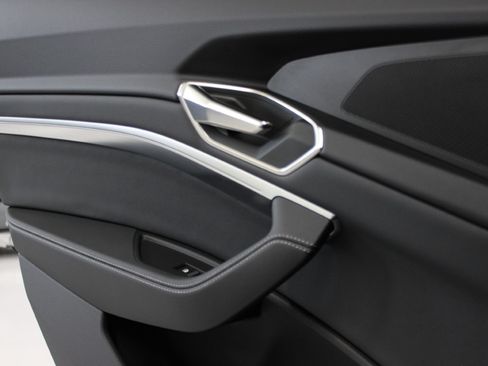 Used 2024 Audi Q8 e-tron Premium image 39