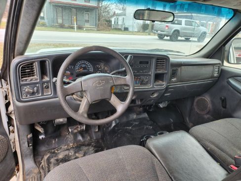 Used 2006 Chevrolet Silverado 3500 W/T image 5