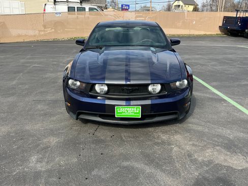 Used 2010 Ford Mustang GT image 2