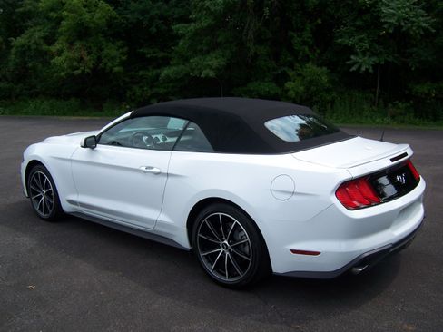 Used 2023 Ford Mustang Convertible RWD image 4