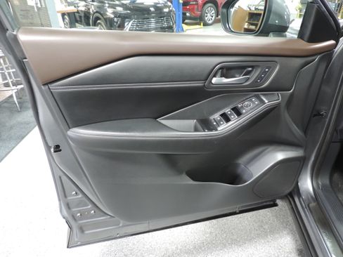 Used 2022 Nissan Rogue AWD SL w/ SL Premium Package image 32