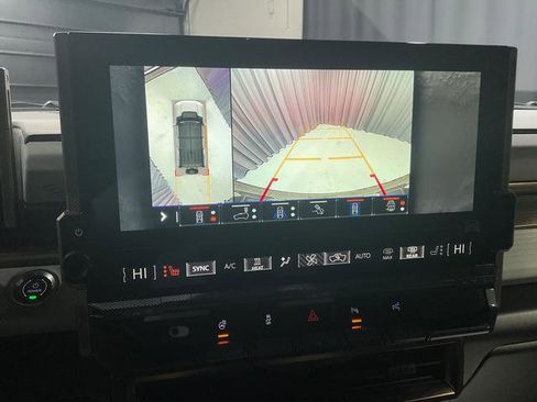 Used 2024 GMC Hummer EV 2X image 25