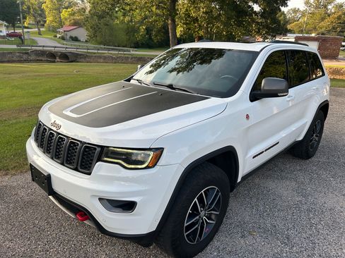 Used 2017 Jeep Grand Cherokee 4WD Trailhawk image 1
