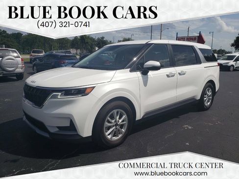 Used 2023 Kia Carnival LX image 3