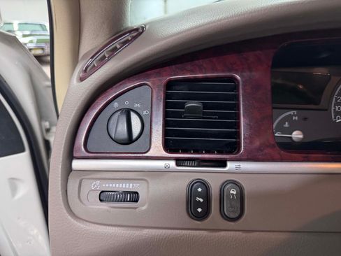 Used 2004 Lincoln Town Car Ultimate image 7