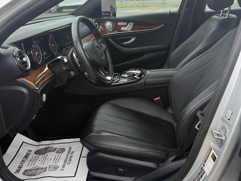 Used 2017 Mercedes-Benz E 300 4MATIC image 7