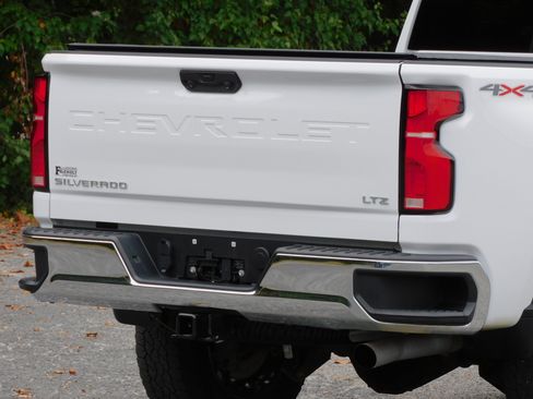 Used 2024 Chevrolet Silverado 2500 LTZ image 12