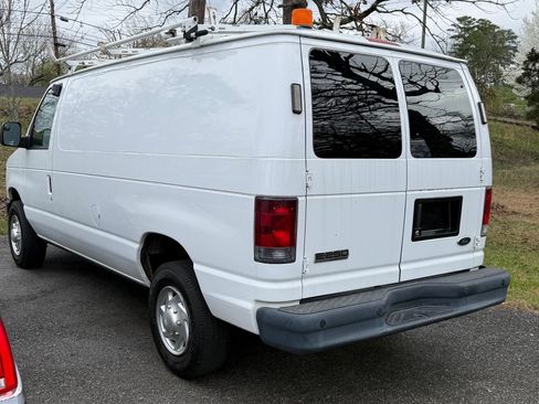 Used 2011 Ford E-250 and Econoline 250 image 2