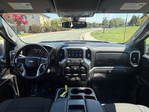 Used 2021 Chevrolet Silverado 1500 2WD Crew Cab LT image 15
