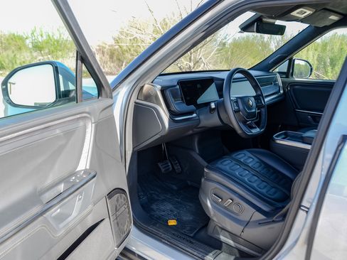 Used 2025 Rivian R1S Adventure image 13