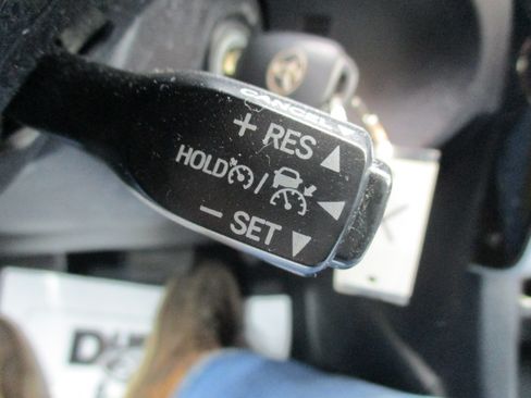 Used 2018 Toyota Corolla LE FWD image 27
