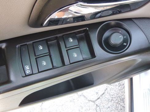 Used 2014 Chevrolet Cruze LS FWD image 12