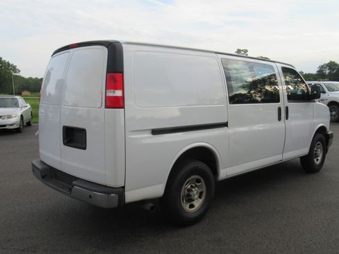 Used 2021 Chevrolet Express 2500 UNAVAIL RWD image 4