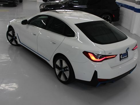 Used 2024 BMW i4 eDrive40 image 15