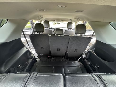 Used 2022 Ford Explorer Limited image 9