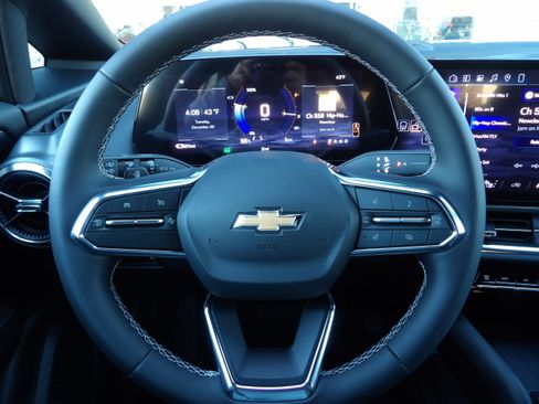 New 2026 Chevrolet Equinox EV LT image 31