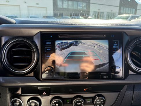 Used 2019 Toyota Tacoma TRD Sport image 18