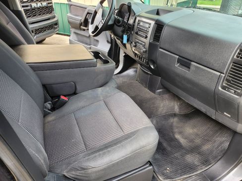 Used 2012 Nissan Titan SV image 10