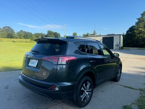 Used 2016 Toyota RAV4 AWD LE image 5