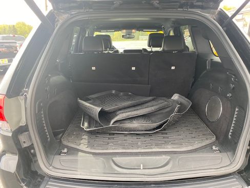 Used 2018 Jeep Grand Cherokee Laredo image 9