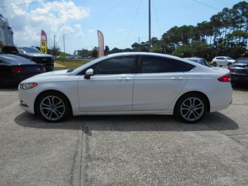 Used 2017 Ford Fusion SE FWD image 1