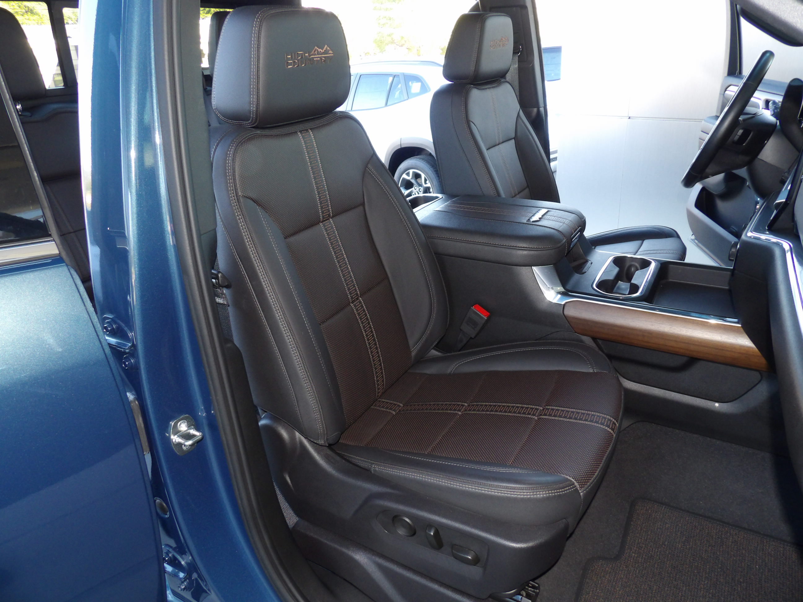 Used 2024 Chevrolet Silverado 3500 4x4 Crew Cab High Country image 28