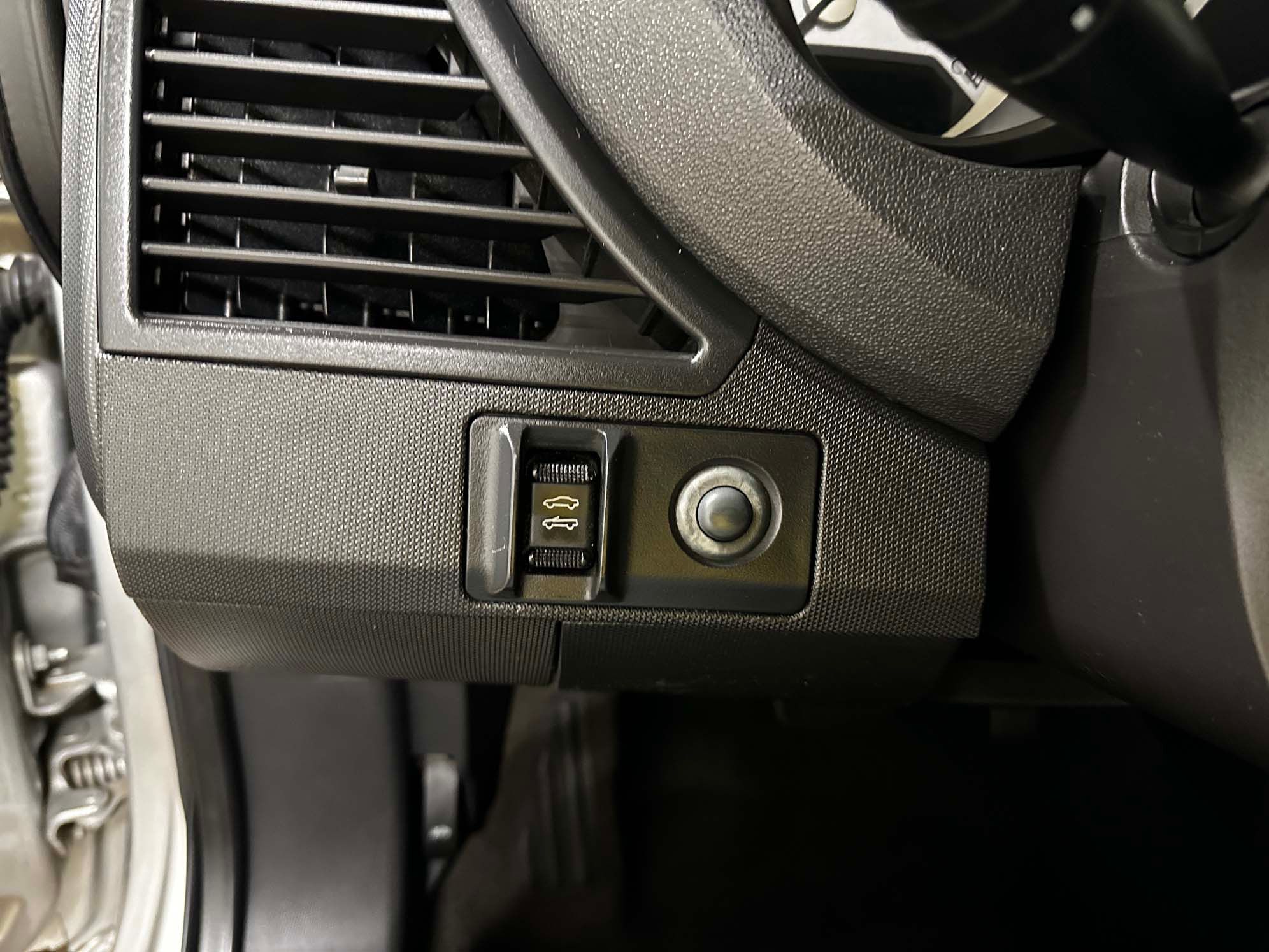 Used 2009 Chrysler Sebring LX FWD image 6