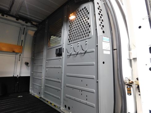 Used 2015 Chevrolet Express 2500 image 22