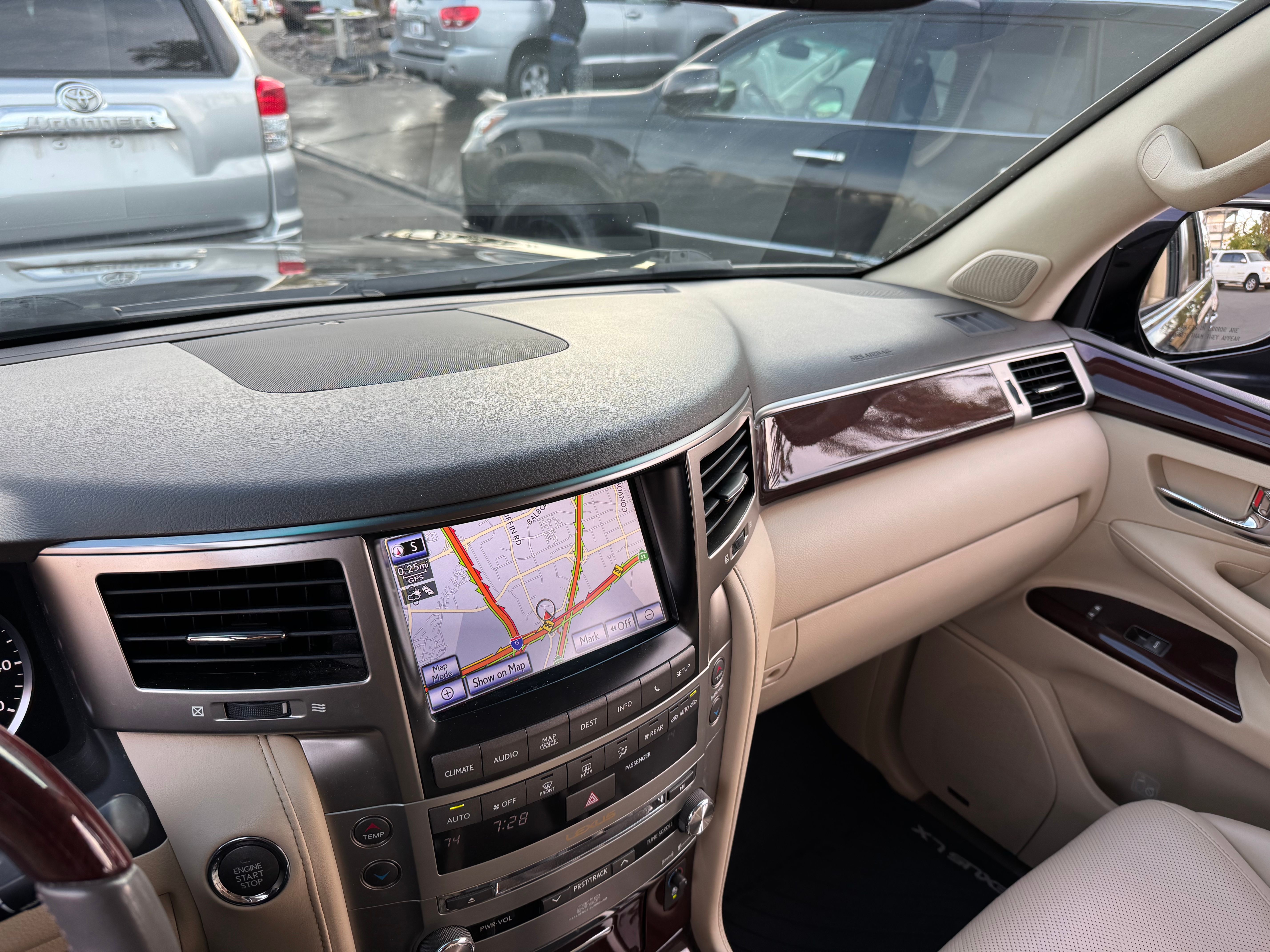 Used 2013 Lexus LX 570 4WD image 36