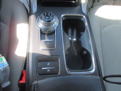 Used 2020 Ford Fusion SE FWD image 12