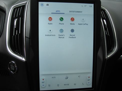 Used 2024 Ford Edge Titanium image 10