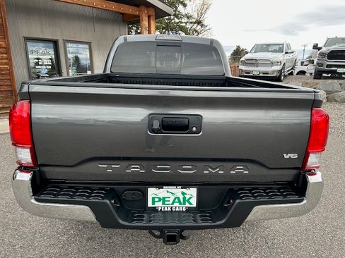 Used 2017 Toyota Tacoma TRD Off-Road image 8