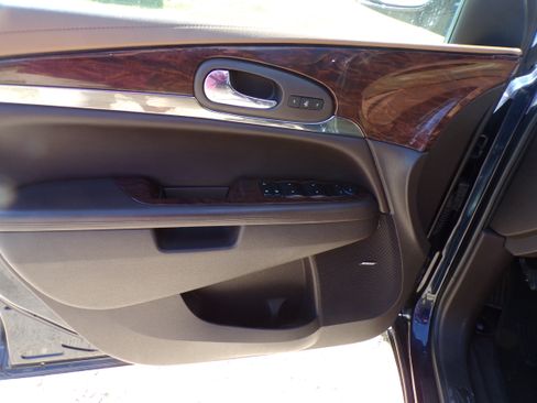 Used 2016 Buick Enclave Leather image 11