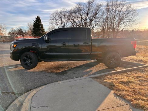Used 2018 Nissan Titan XD SV image 4