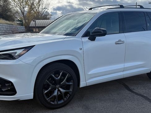 Used 2025 Lexus TX 500h image 1