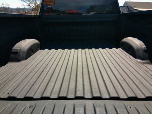 Used 2022 GMC Sierra 2500 AT4 image 35