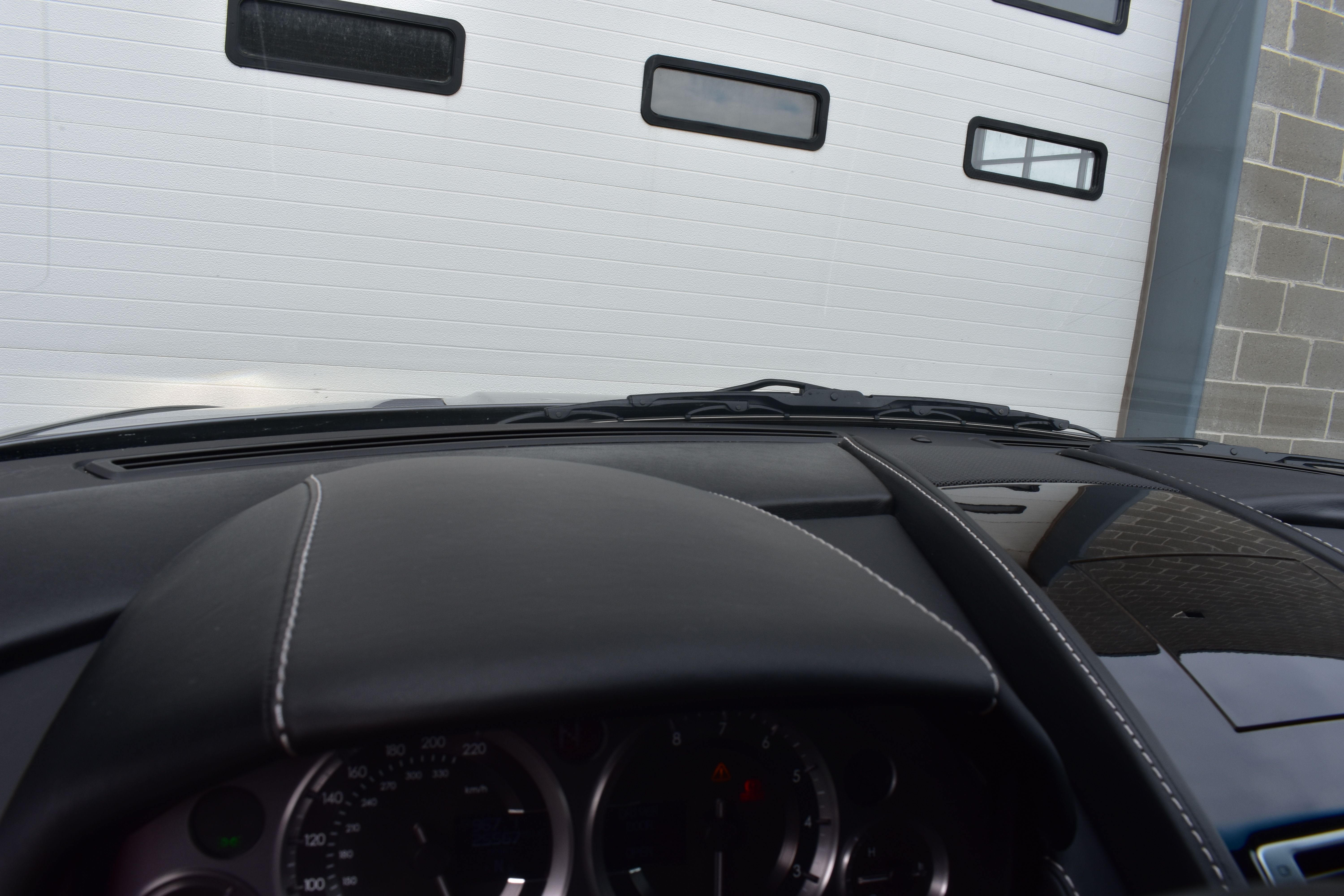 Used 2009 Aston Martin V8 Vantage Roadster RWD image 40