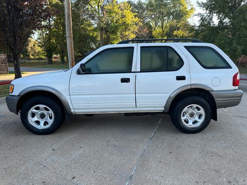 Used 2001 Isuzu Rodeo S image 2