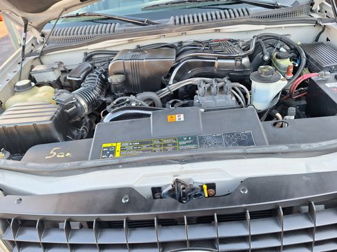 Used 2002 Ford Explorer XLT image 9