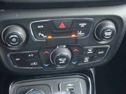 Used 2019 Jeep Compass Limited image 18