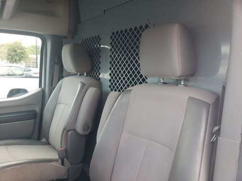 Used 2021 Nissan NV 2500 High Roof RWD image 8